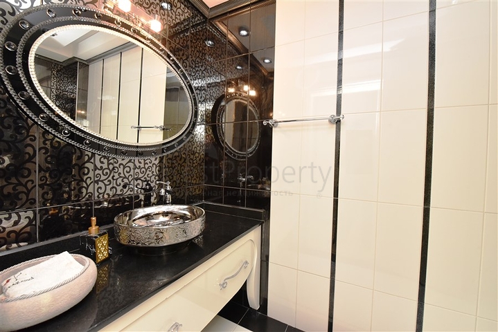 Вилла 5+2 с шикарным видом в центре Алании