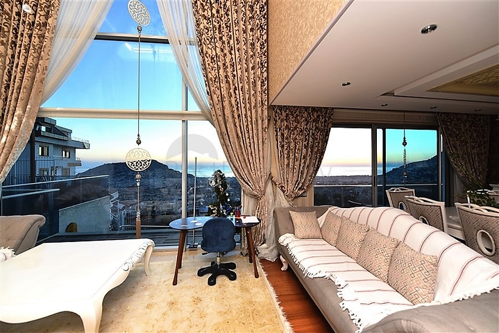 Вилла 5+2 с шикарным видом в центре Алании