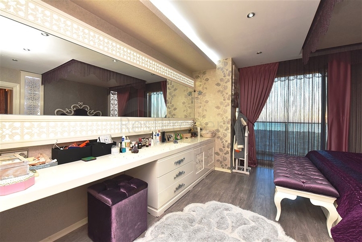 Вилла 5+2 с шикарным видом в центре Алании