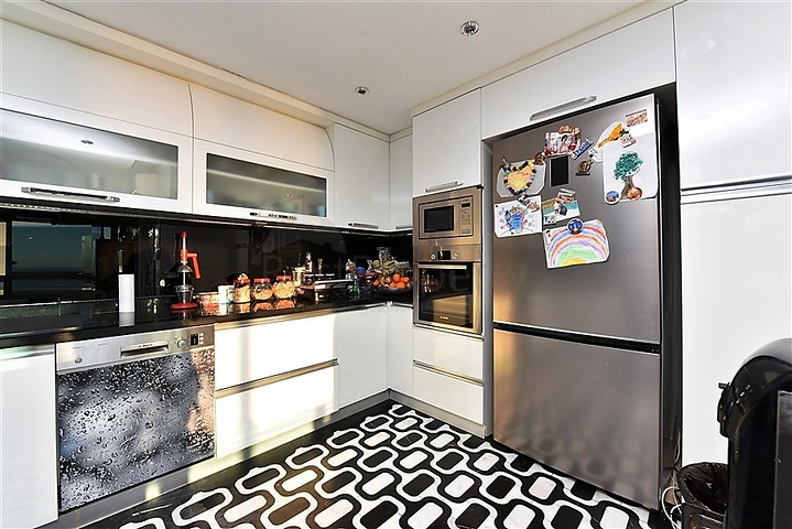 Вилла 5+2 с шикарным видом в центре Алании