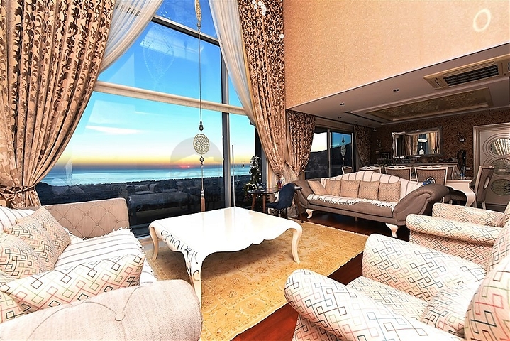 Вилла 5+2 с шикарным видом в центре Алании