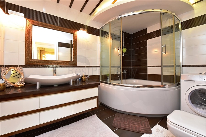 Вилла 5+2 с шикарным видом в центре Алании