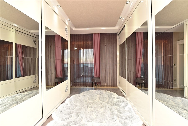 Вилла 5+2 с шикарным видом в центре Алании