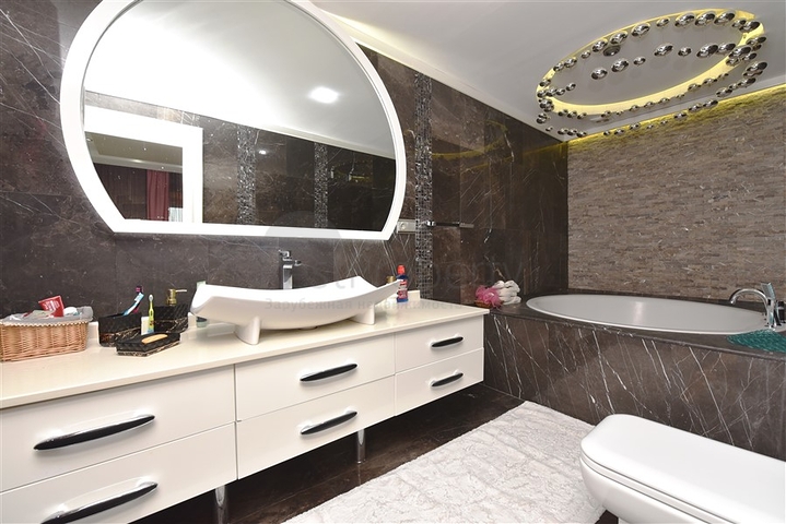 Вилла 5+2 с шикарным видом в центре Алании