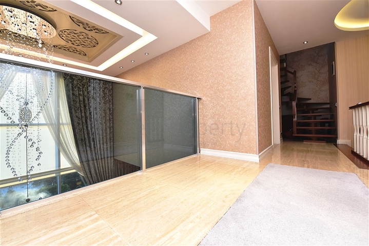 Вилла 5+2 с шикарным видом в центре Алании