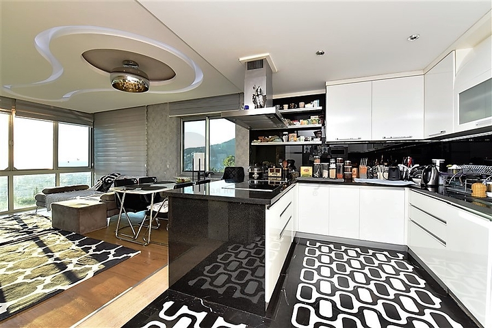 Вилла 5+2 с шикарным видом в центре Алании