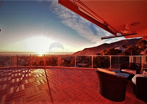 Вилла 5+2 с шикарным видом в центре Алании