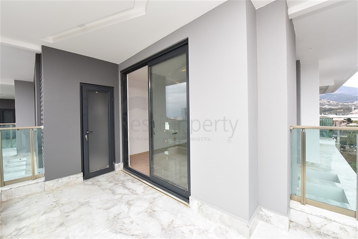 Просторный пентхаус 4+1 в новом комплексе