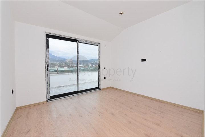 Просторный пентхаус 4+1 в новом комплексе