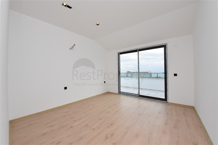 Просторный пентхаус 4+1 в новом комплексе