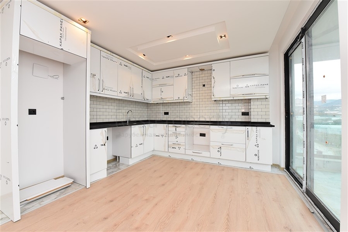 Просторный пентхаус 4+1 в новом комплексе