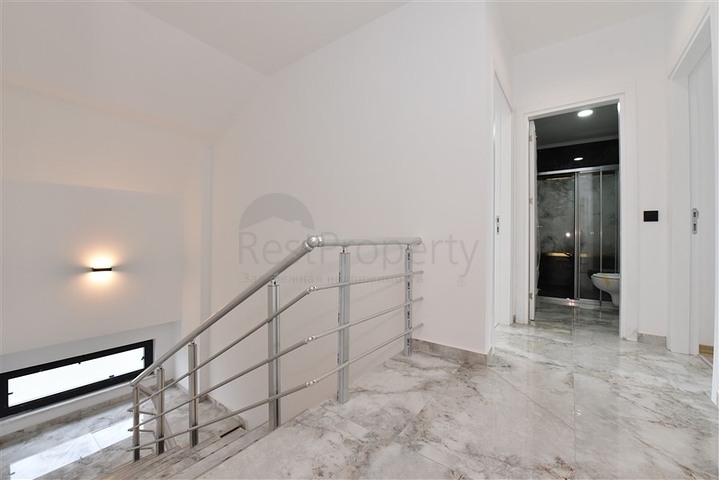 Просторный пентхаус 4+1 в новом комплексе