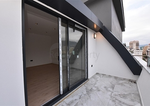 Просторный пентхаус 4+1 в новом комплексе