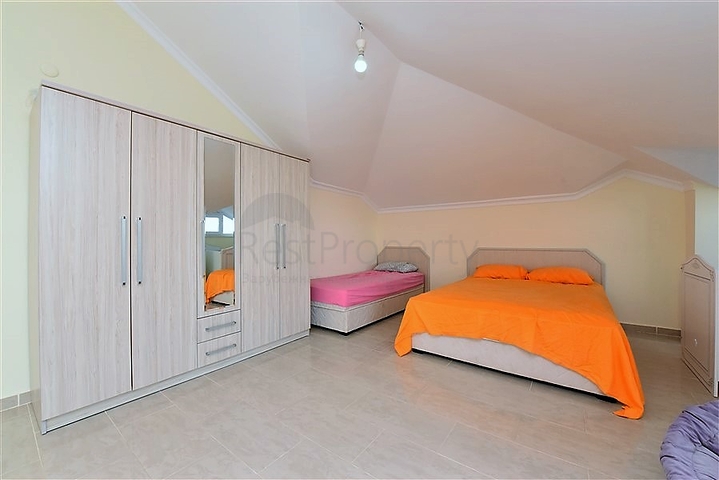 Просторный пентхаус с видом на Средиземное море 