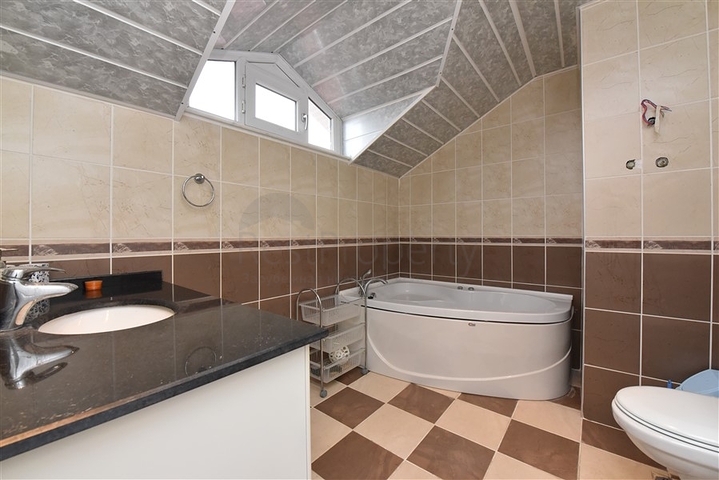 Просторный пентхаус с видом на Средиземное море 