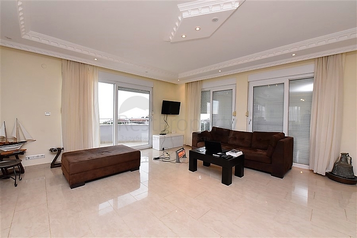 Просторный пентхаус с видом на Средиземное море 