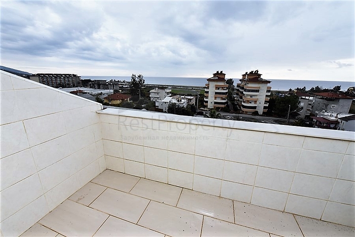 Просторный пентхаус с видом на Средиземное море 