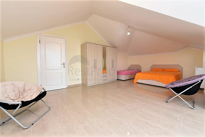 Просторный пентхаус с видом на Средиземное море 