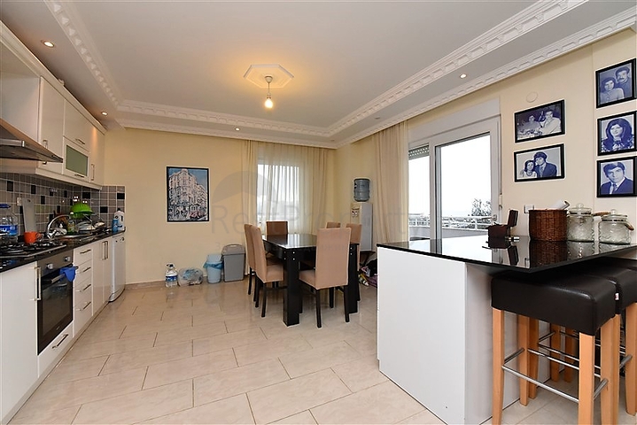 Просторный пентхаус с видом на Средиземное море 