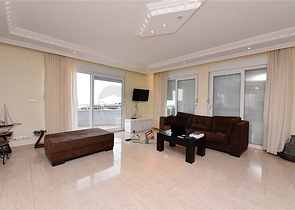 Просторный пентхаус с видом на Средиземное море 