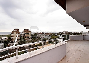 Просторный пентхаус с видом на Средиземное море 