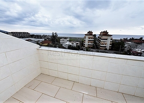 Просторный пентхаус с видом на Средиземное море 