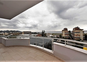 Просторный пентхаус с видом на Средиземное море 