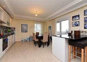 Просторный пентхаус с видом на Средиземное море 