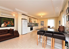 Просторный пентхаус с видом на Средиземное море 