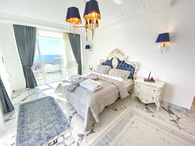 Королевский пентхаус 4+1 в элитном комплексе в районе Махмутлар