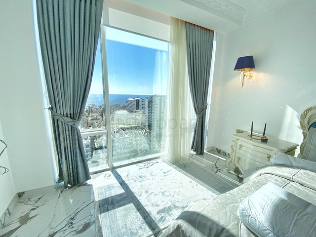 Королевский пентхаус 4+1 в элитном комплексе в районе Махмутлар