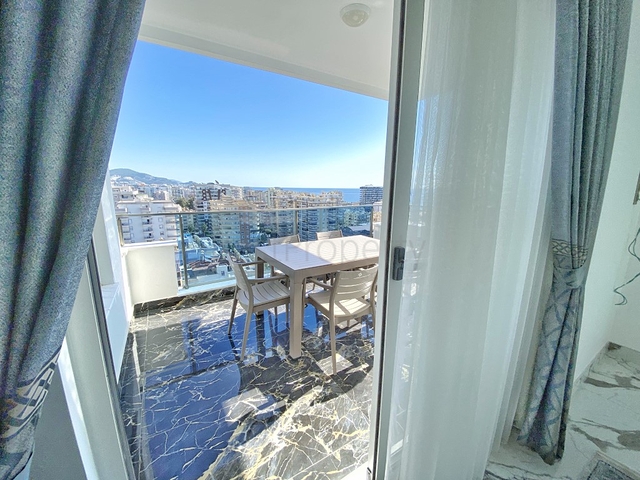 Королевский пентхаус 4+1 в элитном комплексе в районе Махмутлар