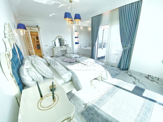 Королевский пентхаус 4+1 в элитном комплексе в районе Махмутлар