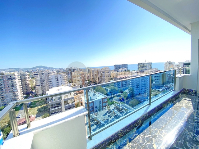 Королевский пентхаус 4+1 в элитном комплексе в районе Махмутлар