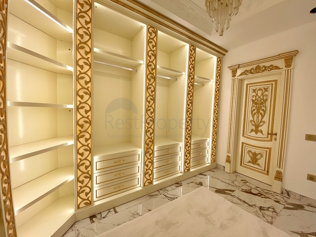 Королевский пентхаус 4+1 в элитном комплексе в районе Махмутлар