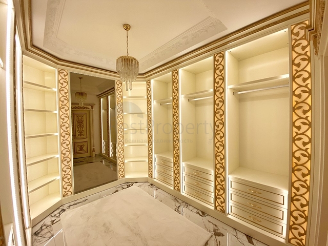 Королевский пентхаус 4+1 в элитном комплексе в районе Махмутлар