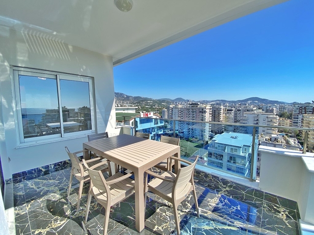 Королевский пентхаус 4+1 в элитном комплексе в районе Махмутлар