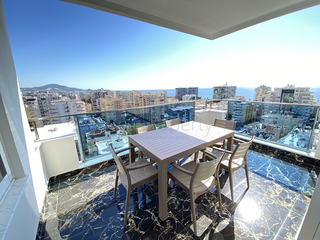 Королевский пентхаус 4+1 в элитном комплексе в районе Махмутлар