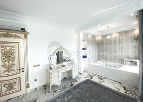 Королевский пентхаус 4+1 в элитном комплексе в районе Махмутлар