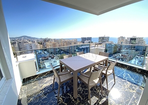 Королевский пентхаус 4+1 в элитном комплексе в районе Махмутлар