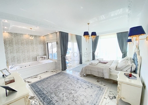 Королевский пентхаус 4+1 в элитном комплексе в районе Махмутлар