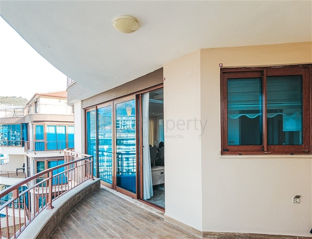 Трехкомнатный пентхаус с видом на море
