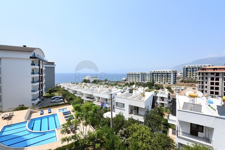 Трехкомнатный пентхаус с видом на море