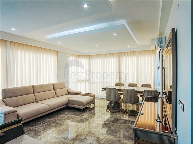 Трехкомнатный пентхаус с видом на море