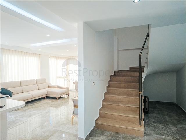 Трехкомнатный пентхаус с видом на море