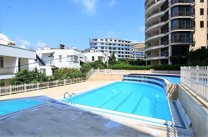 Трехкомнатный пентхаус с видом на море