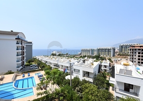 Трехкомнатный пентхаус с видом на море