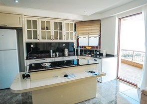 Трехкомнатный пентхаус с видом на море