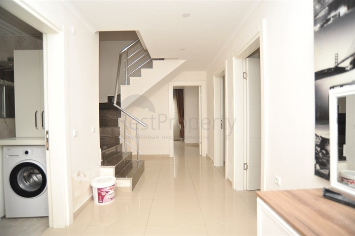 Дуплекс 3+1 с мебелью рядом с морем в районе Кестель