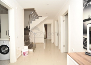 Дуплекс 3+1 с мебелью рядом с морем в районе Кестель